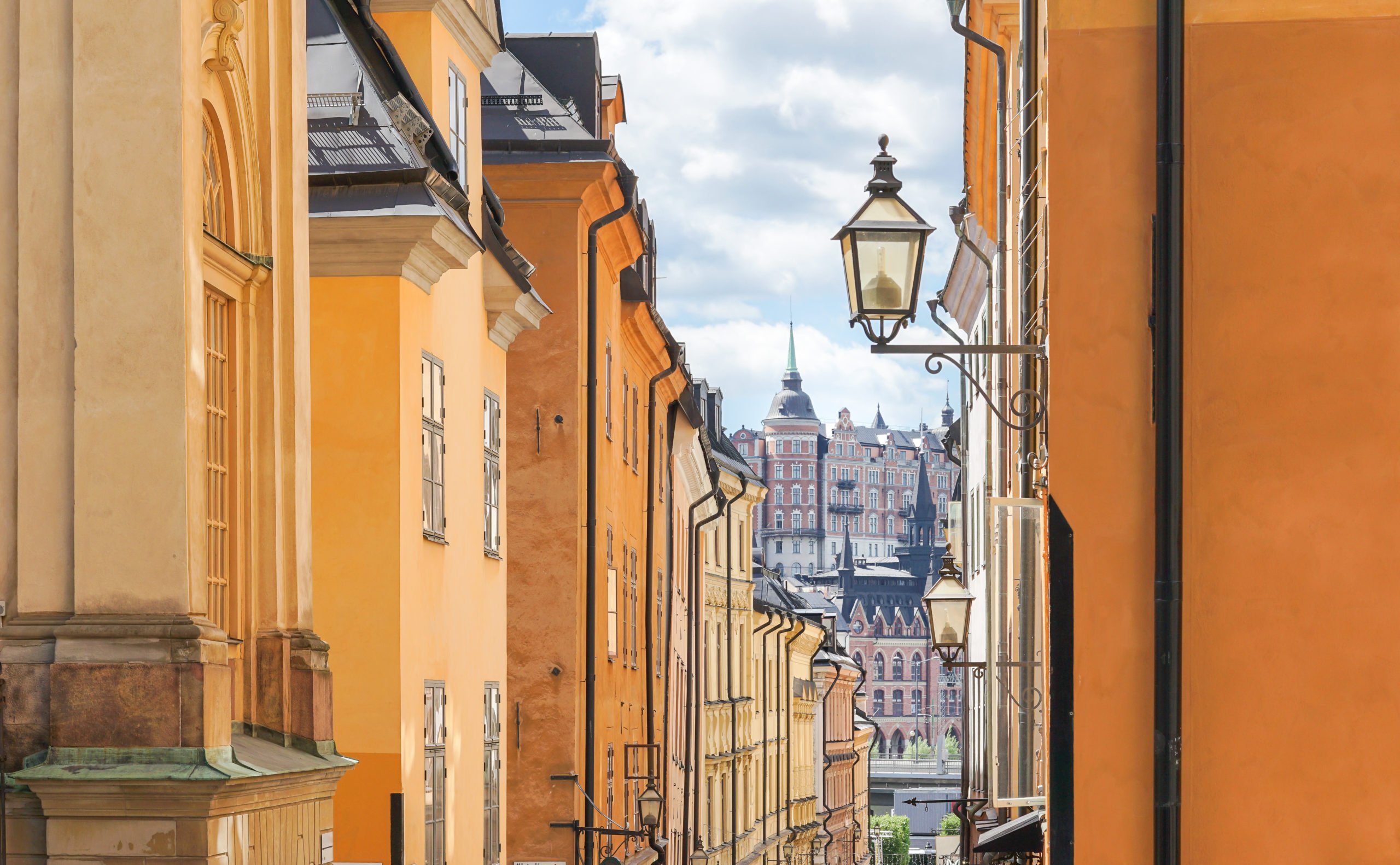 Surveying, setting out, scanning, mobile mapping and port surveying are just a few of the land surveying services creating a foundation for the development of Stockholm